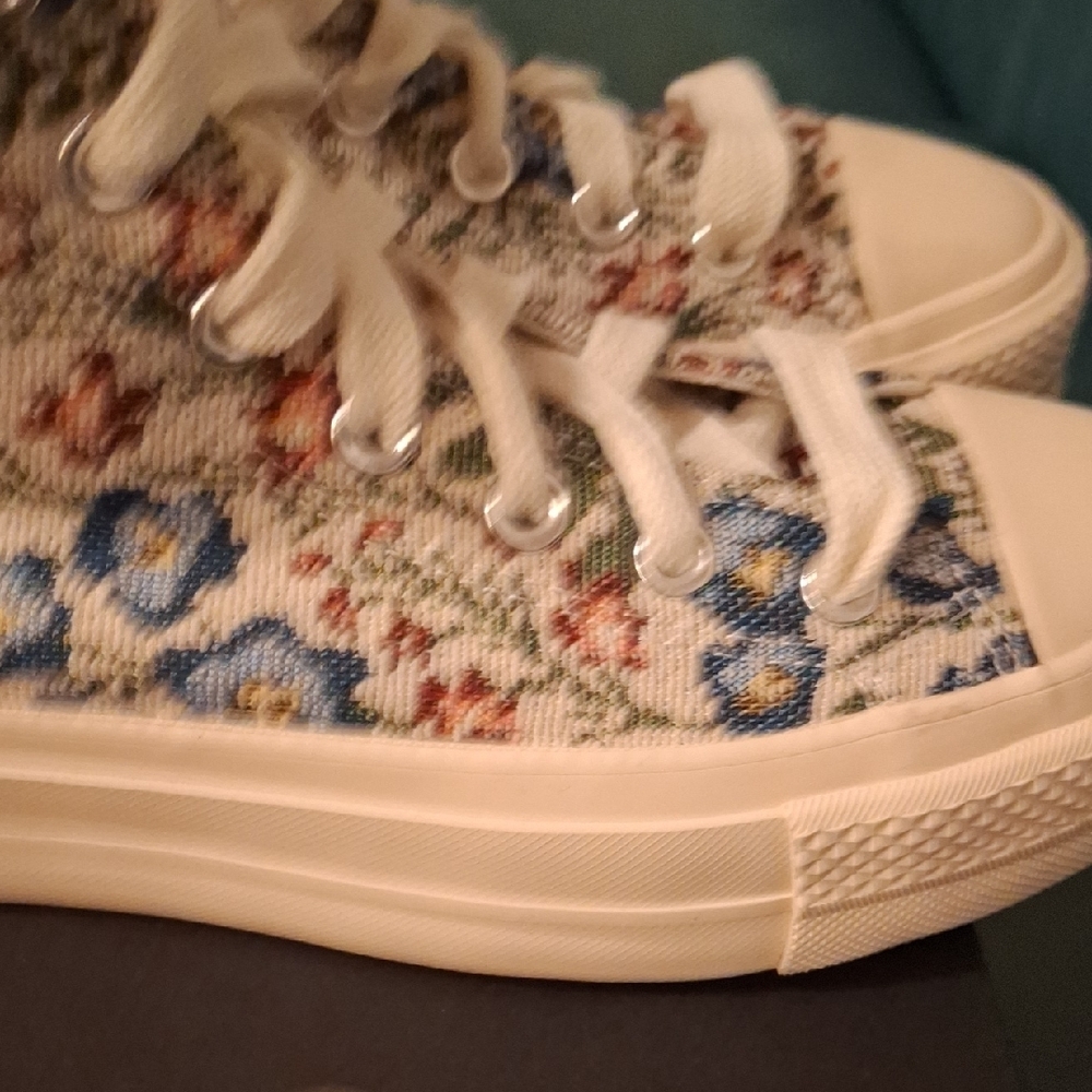 Converse Multicolor Knit Floral Tapestry Lift High-Tops - Picture 5 of 13